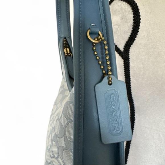 Ergo Shoulder Bag In Signature Jacquard - Picture 5 of 6